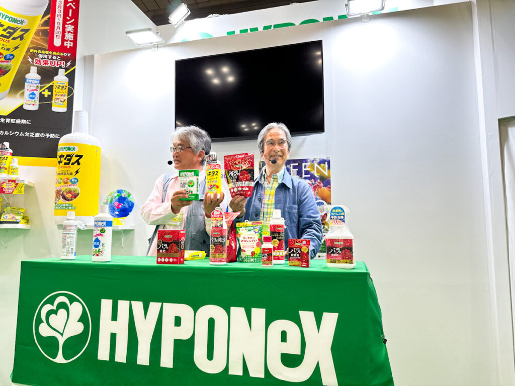 セミナー後の撮影タイム。左：小山内健先生、右：有島薫先生のツーショット
